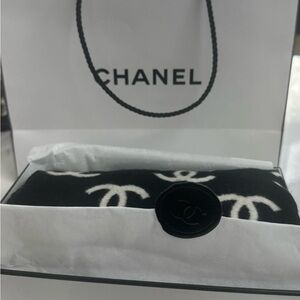 CHANEL Cashmere Monochrome Logo Scarf